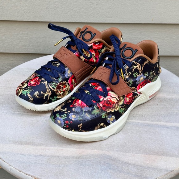 Athletic_Shoes